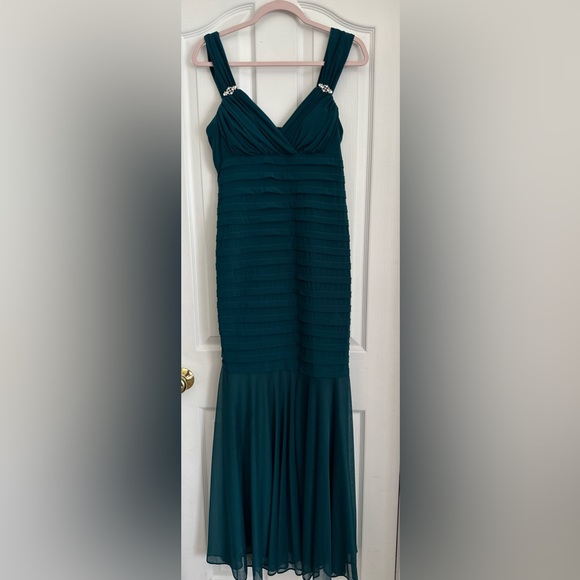 R&M Richards Beautiful dress for a party or wedding - Picture 2 of 11